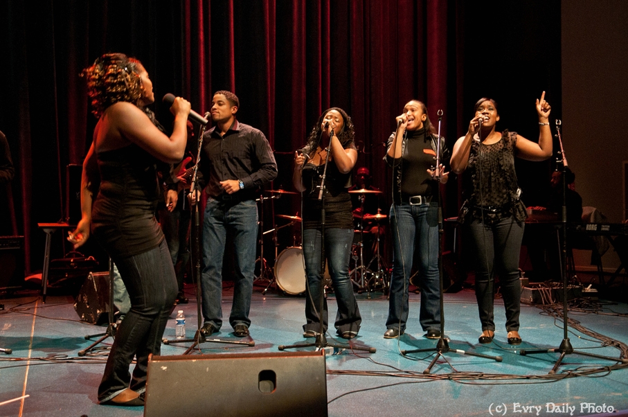 Evry Daily Photo - Telethon Evry 2010 - Concert Evry University Gospel - large - 5243397819.jpg